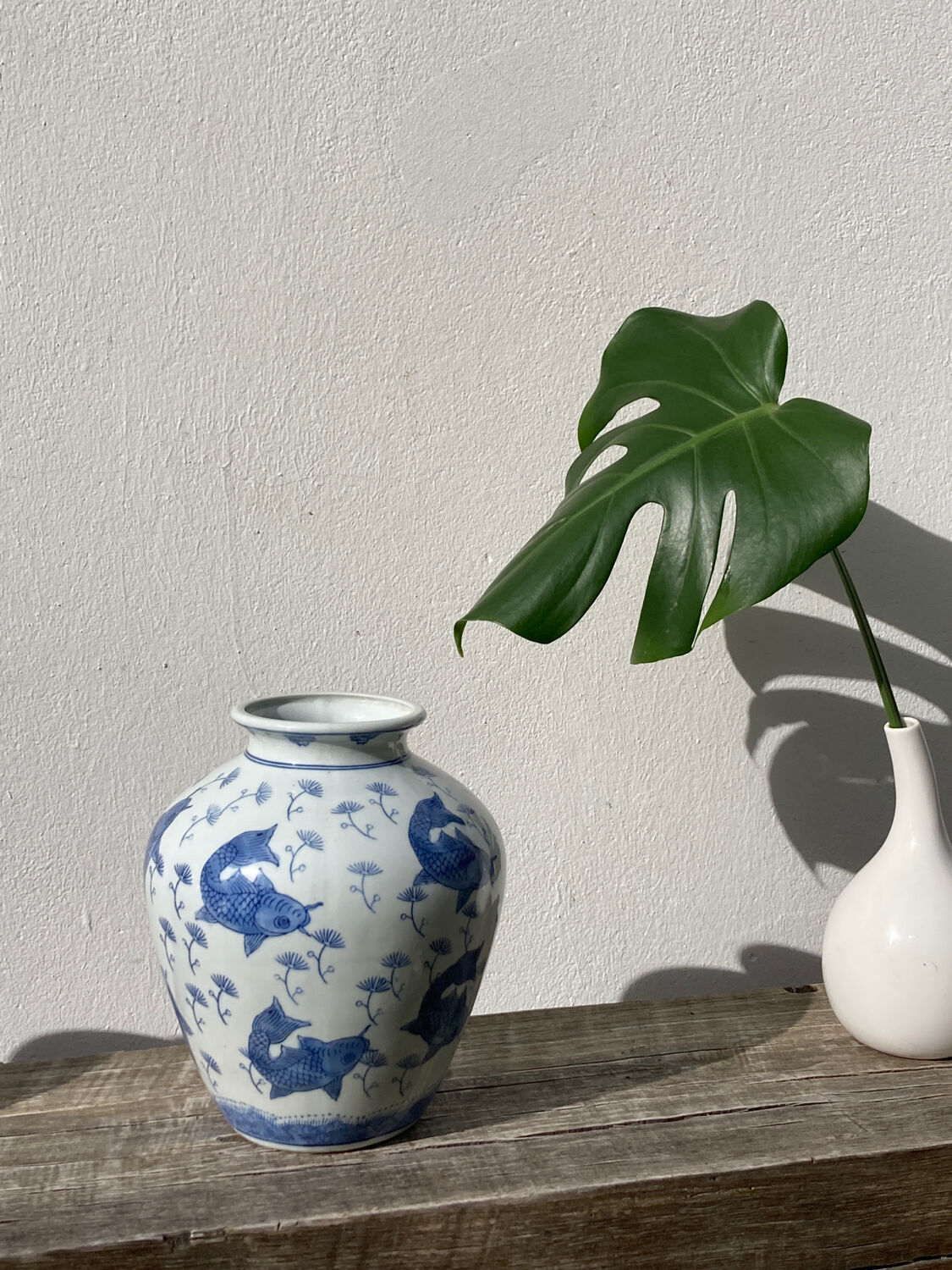 Chinese blue and white fish vase