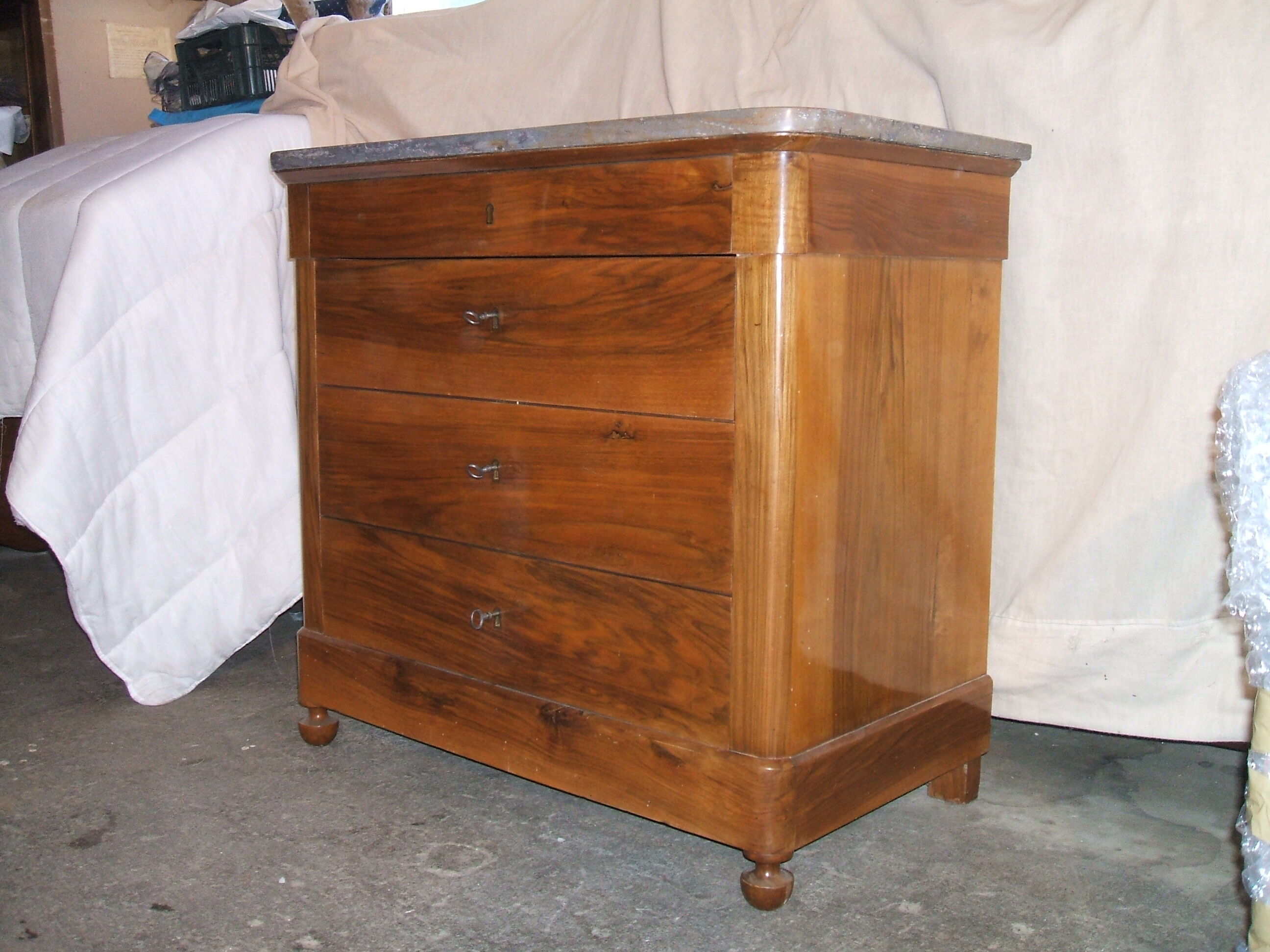 Dresser of Restauration era