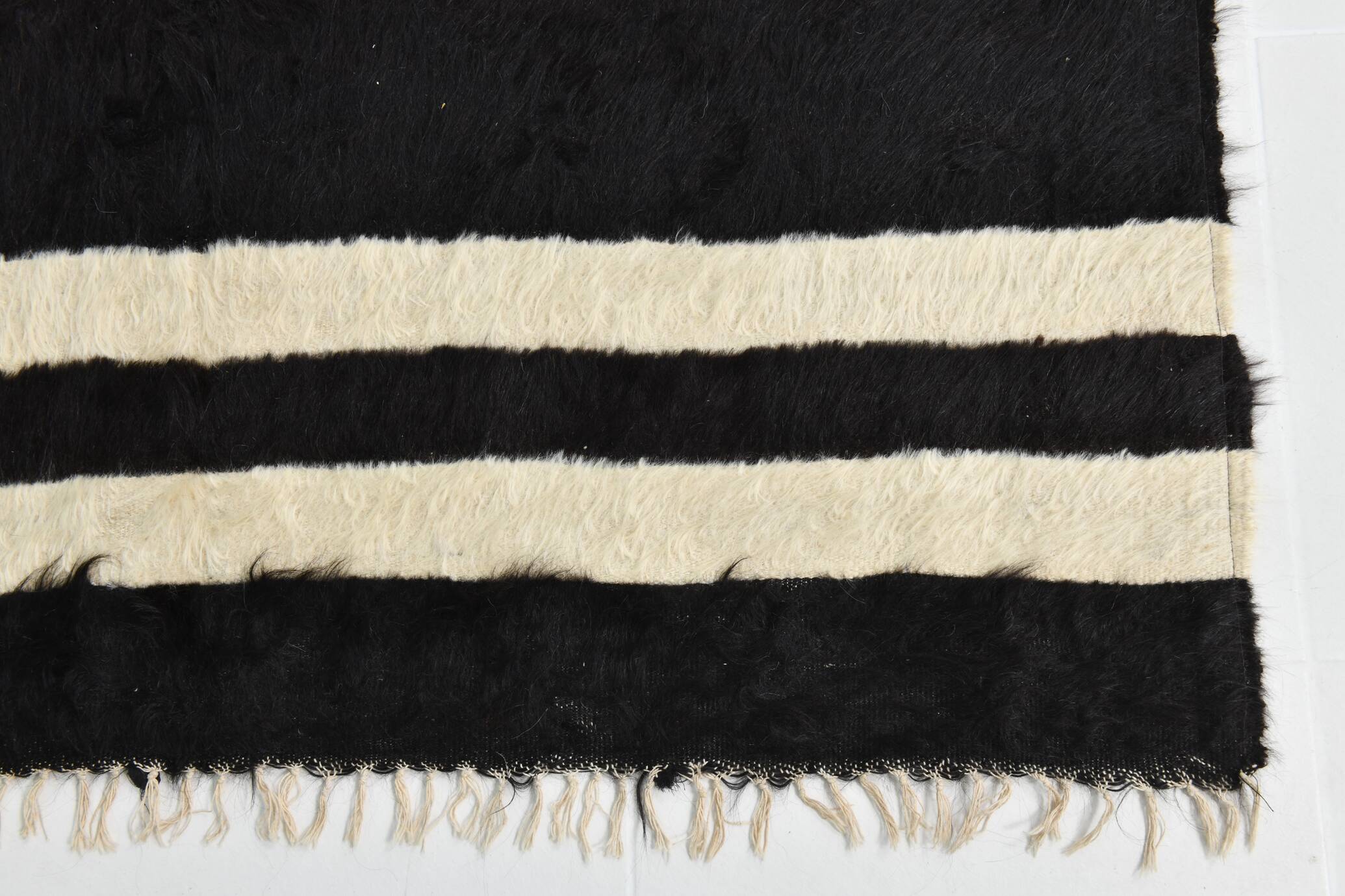 4x7 Cream & Black Angora Kilim Rug, 135x206Cm