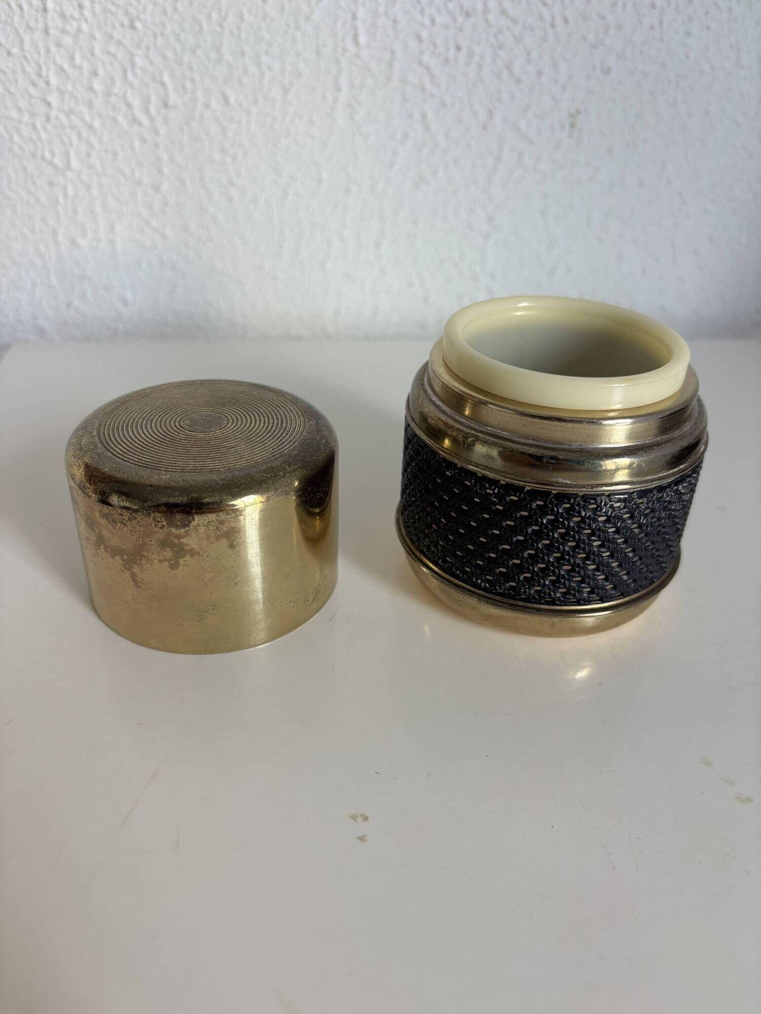 Vintage 1970s smoking set — Spinning ashtray + cigarette case