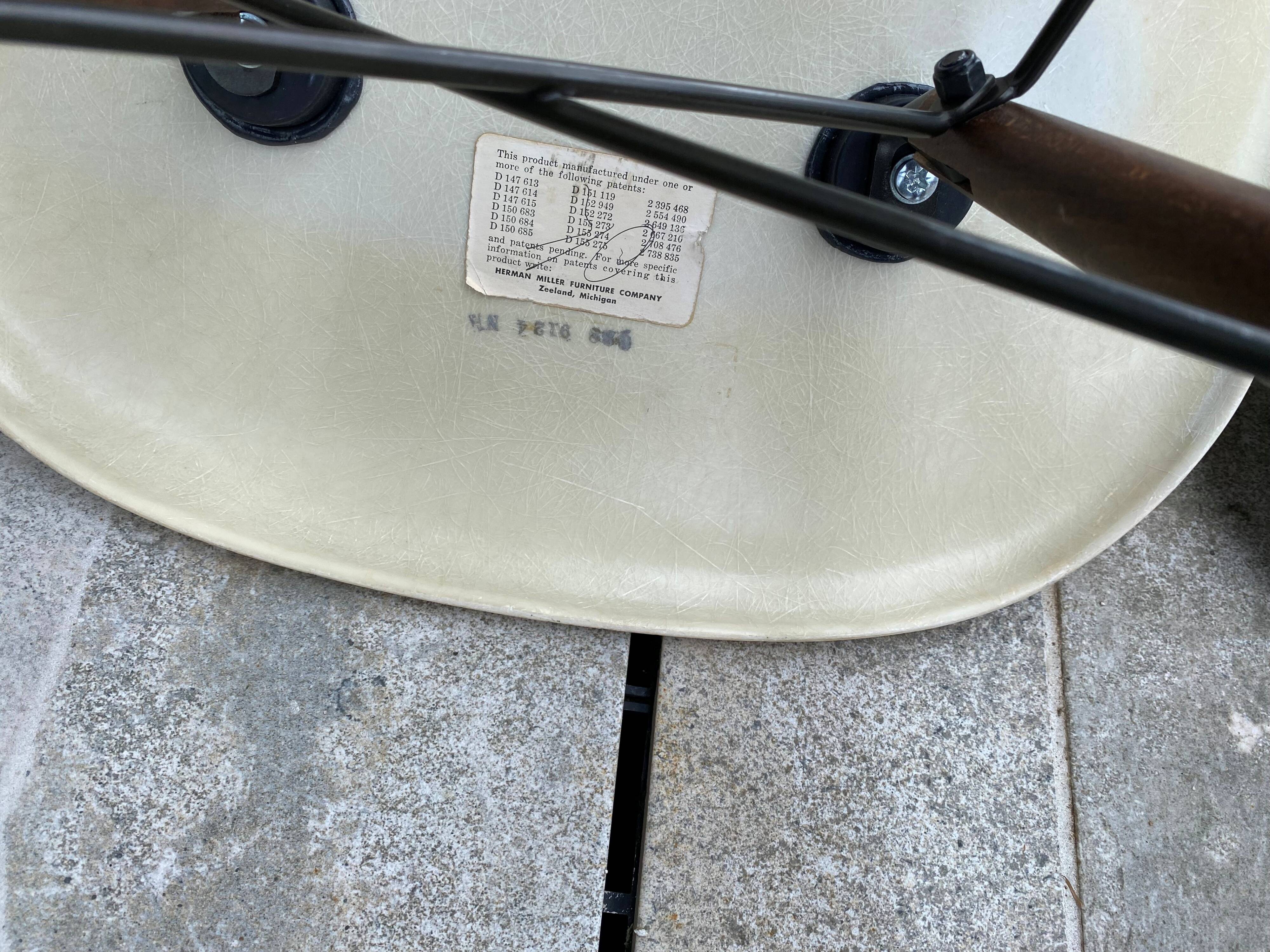 Lot of 4 DSW chairs in walnut fiber by Eames Herman Miller, vintage
