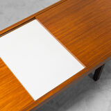 Extendable coffee table in teak