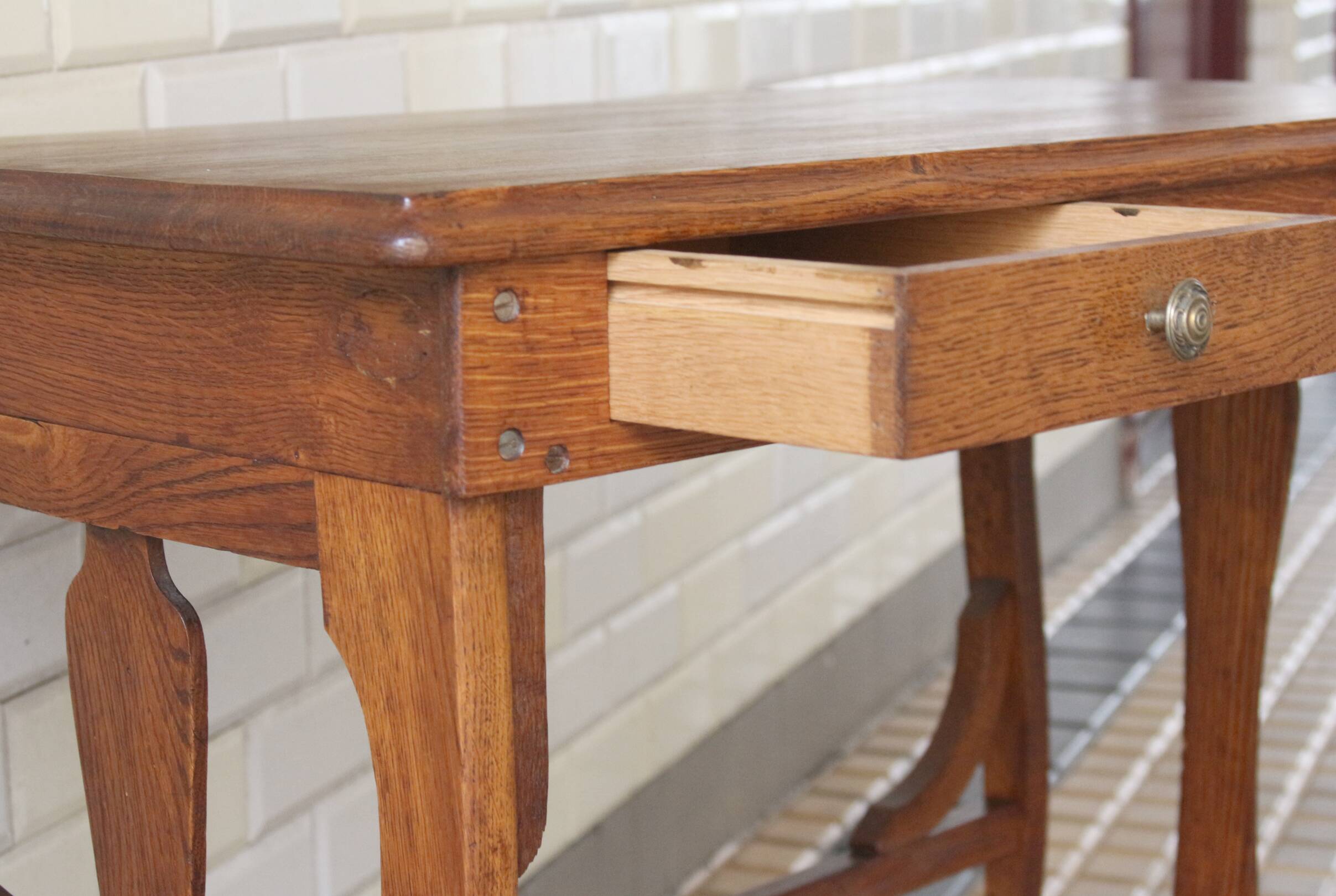 Exceptional: 19th century oak serving trolley, comes from the Senate