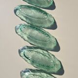 Ensemble de 5 petits plats en verre
pressé vert - Style Art Déco / Vin