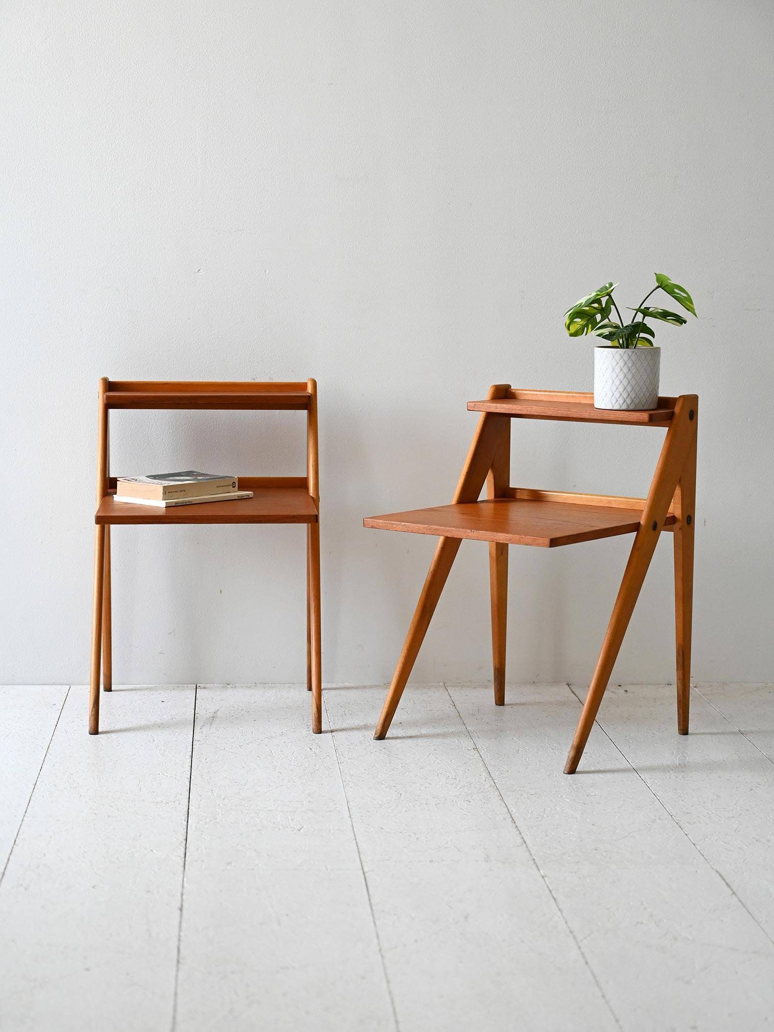Paire de tables de chevet scandinaves en teck avec étagères des années 1960