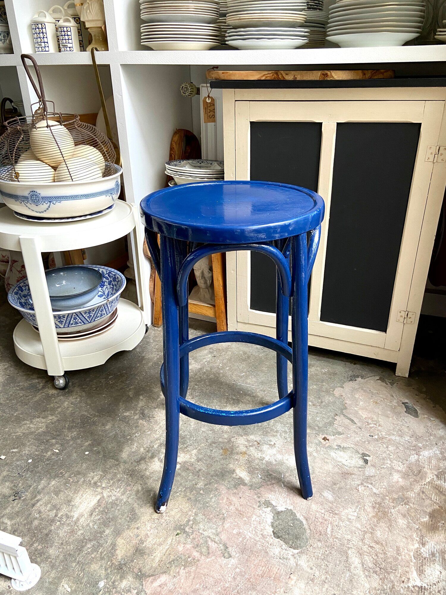 Sea stool in navy blue arched beech