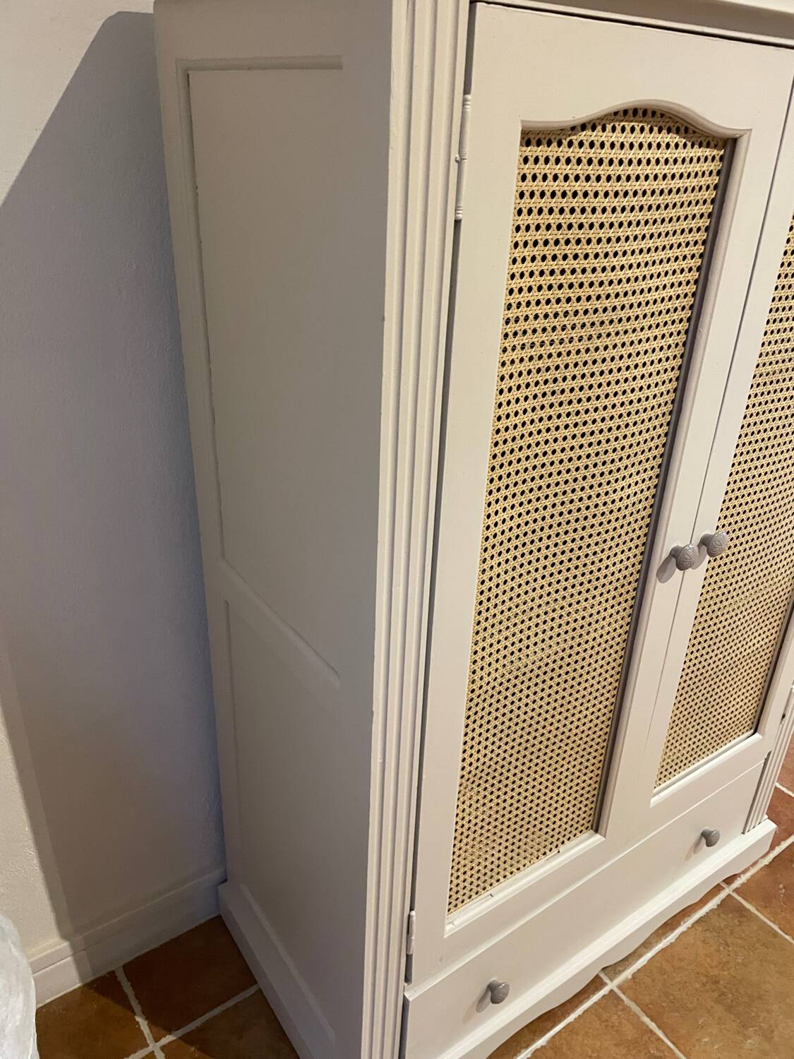 Children's bedroom wardrobe