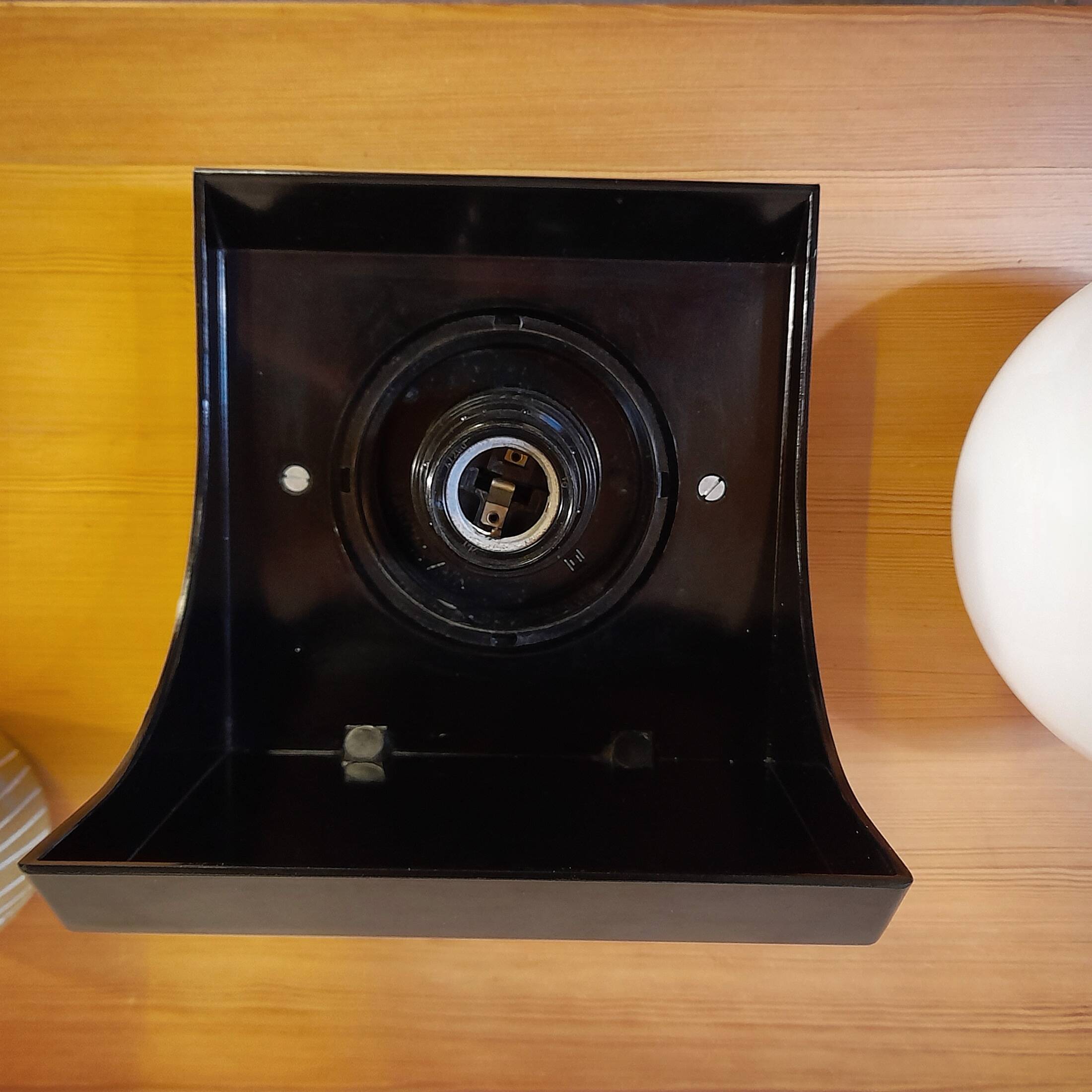 Raak domestic sun wall light