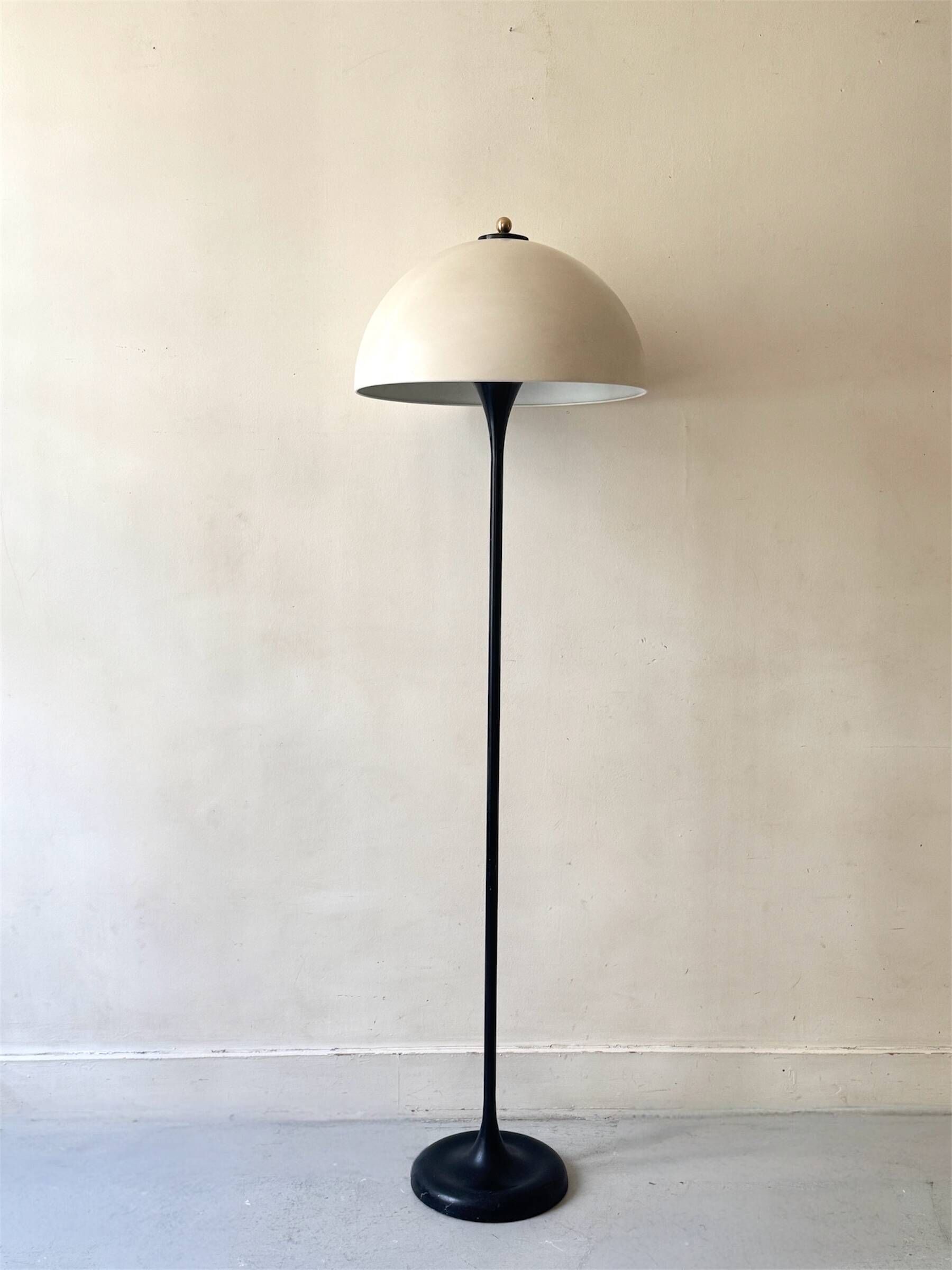 Italian tulip floor lamp in black / white / brass, 1970s design