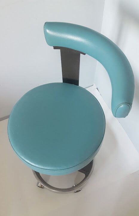 Tabouret de dentiste