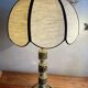 Grande lampe en bois peint
