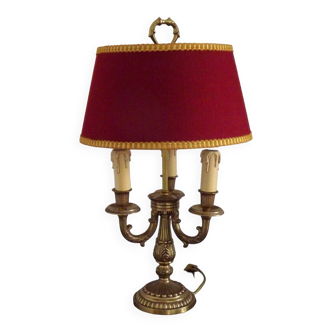 Lampe de table française à 3 lumières de style bouillotte du milieu du siècle, abat-jour rouge et doré 4481