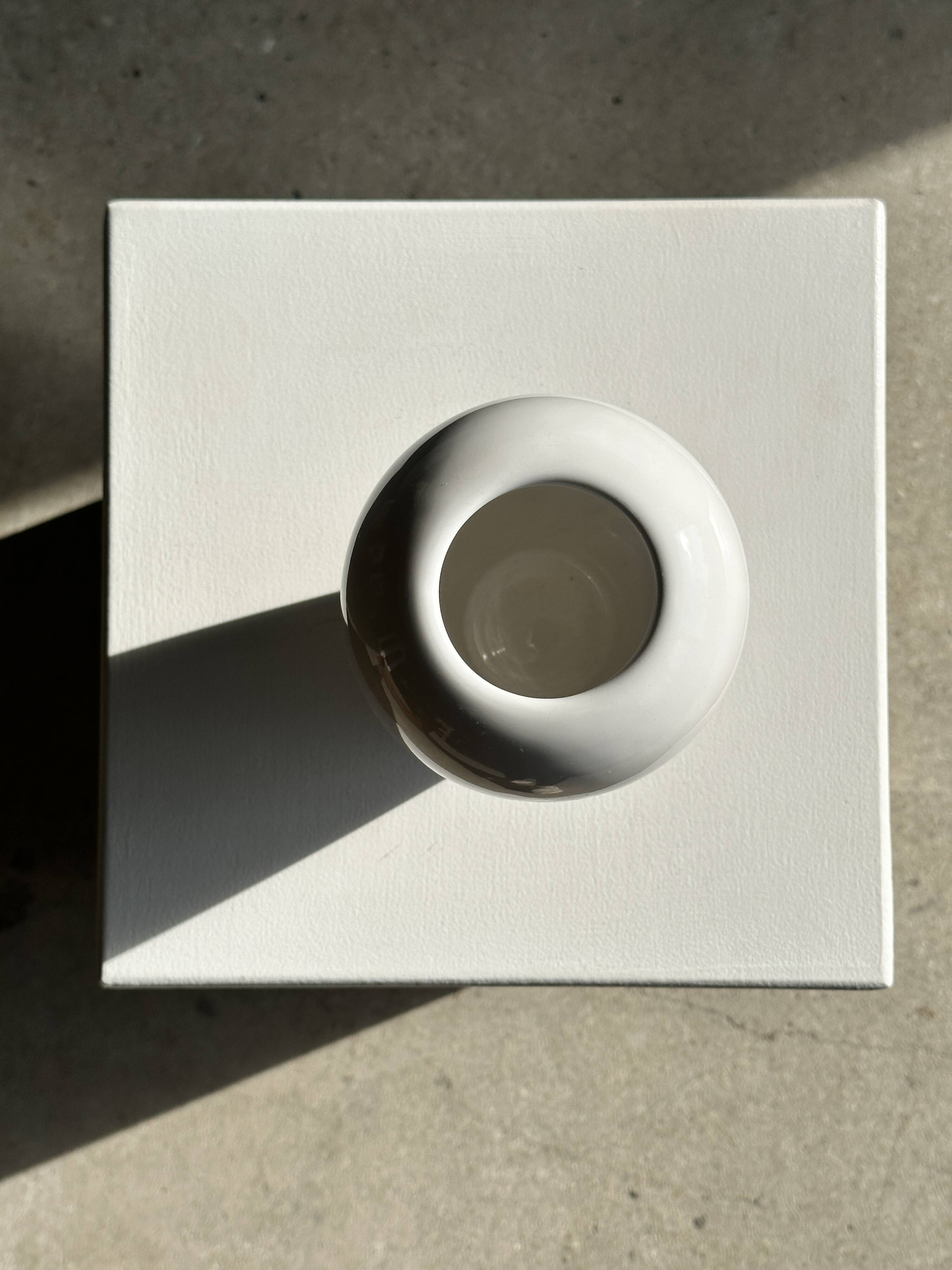 Oblong white vase H:20cm
