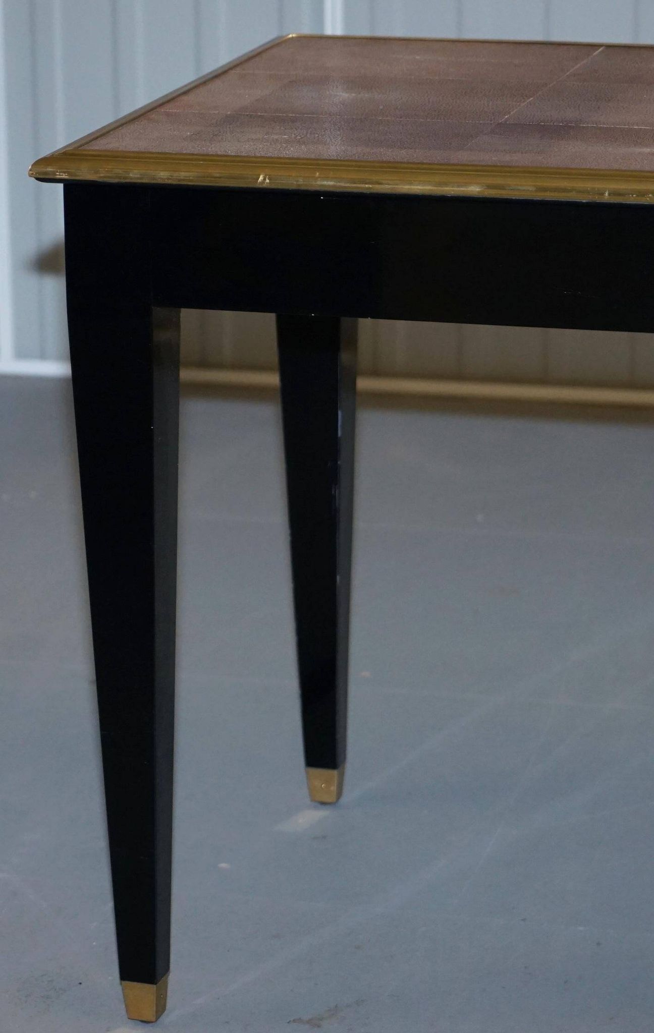 Bureau en Galuchat avec Métal Doré, Modèle Moderne