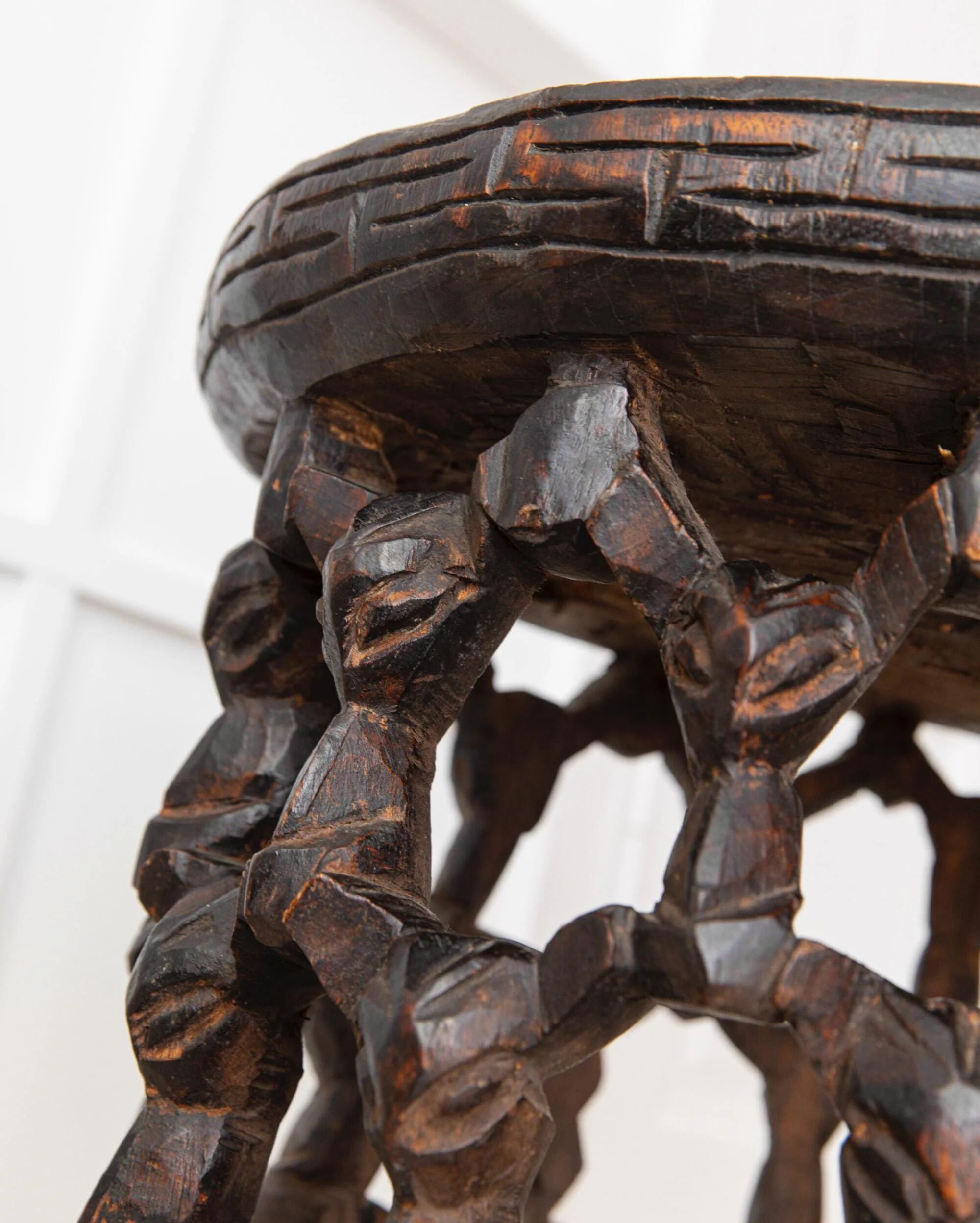 Vintage Bamileke stool from the 1950s - hand-carved table from Cameroon - African art - handmade, bohemian furniture, gift idea