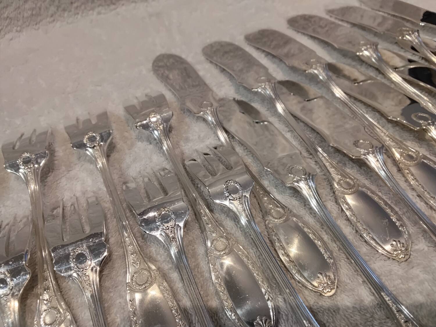 12 forks and 12 fish knives, silver-plated metal, Apollo Empire