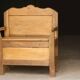 Adorable banc de sacristie en bois blond. Fin XIXeme.
