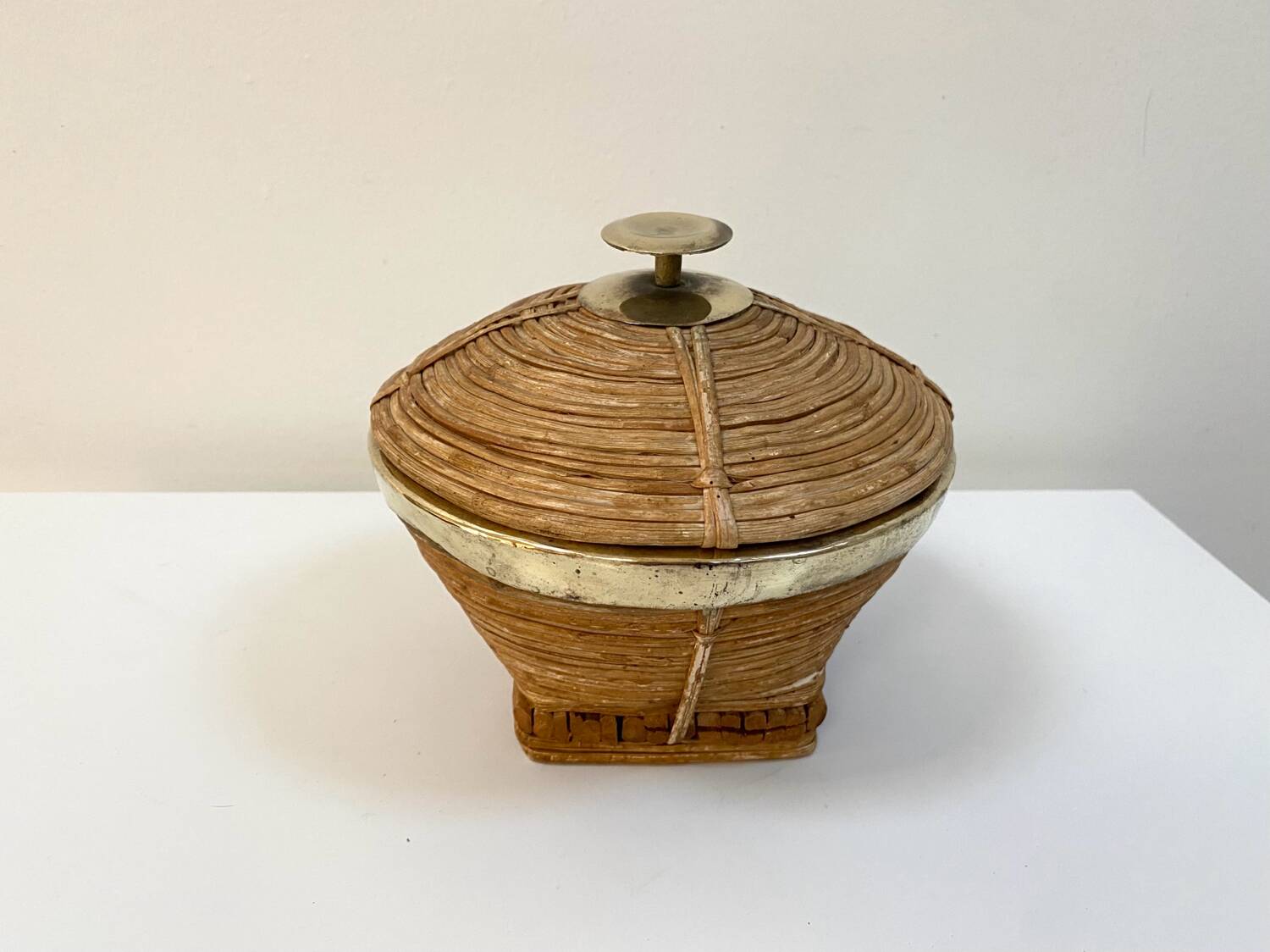 Vintage wicker and brass basket - 1970s