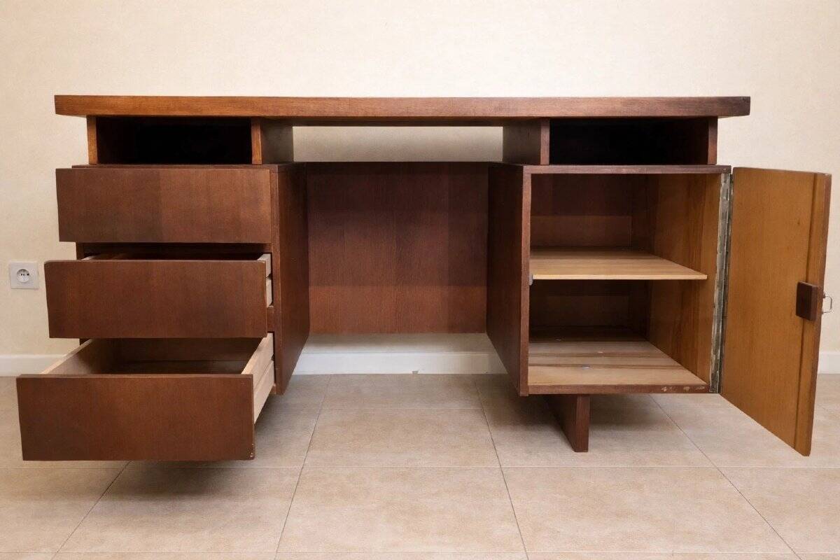 Bureau de centre a caissons, scandinave en teck, vers 1960-1970