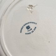 3 assiettes plates en terre de fer "Renaissance" Creil et Montereau