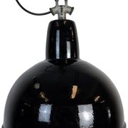 Lampe d'usine industrielle en émail noir avec dessus en fonte, années 1950