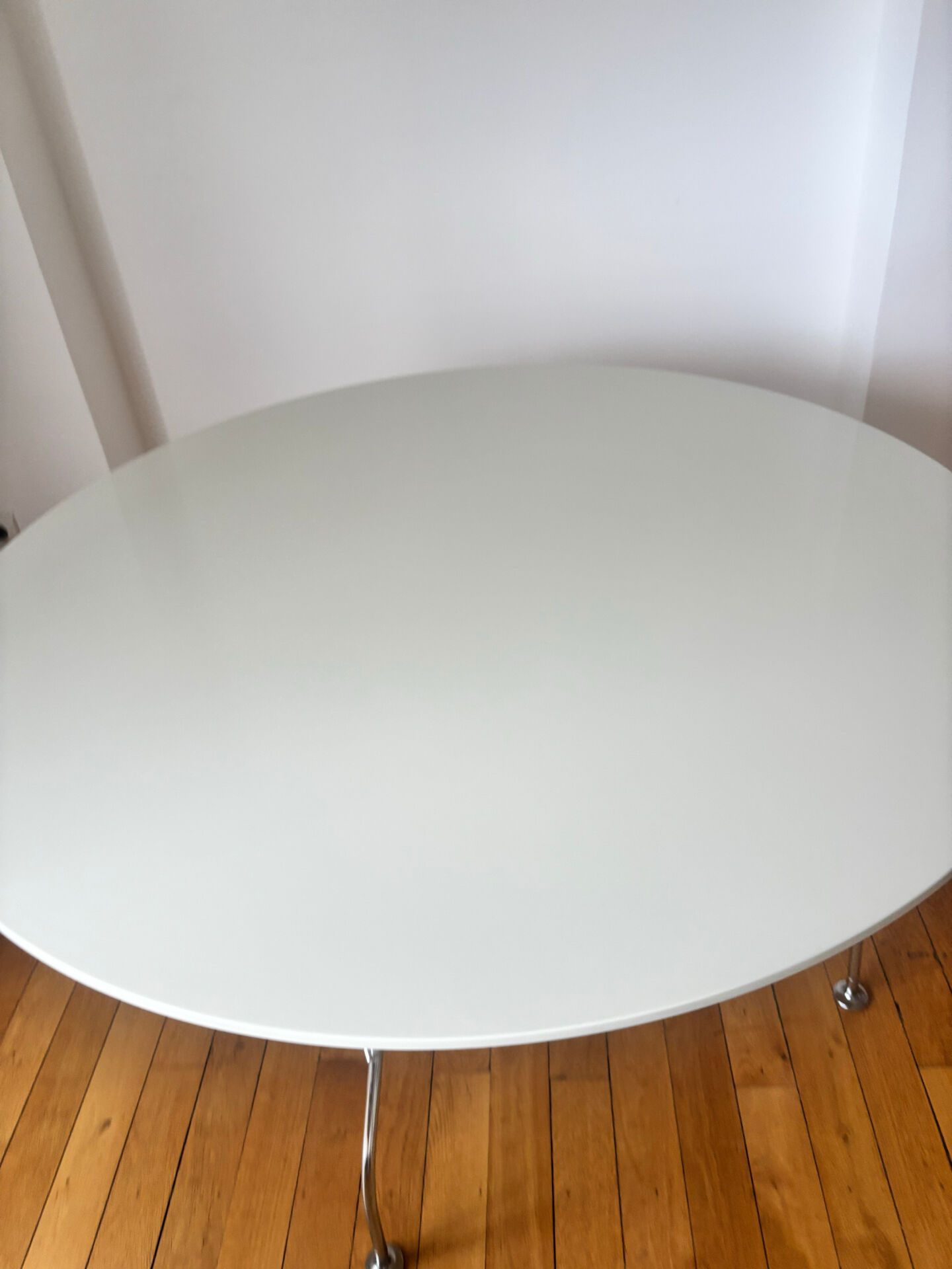 Kartell Glossy dining table