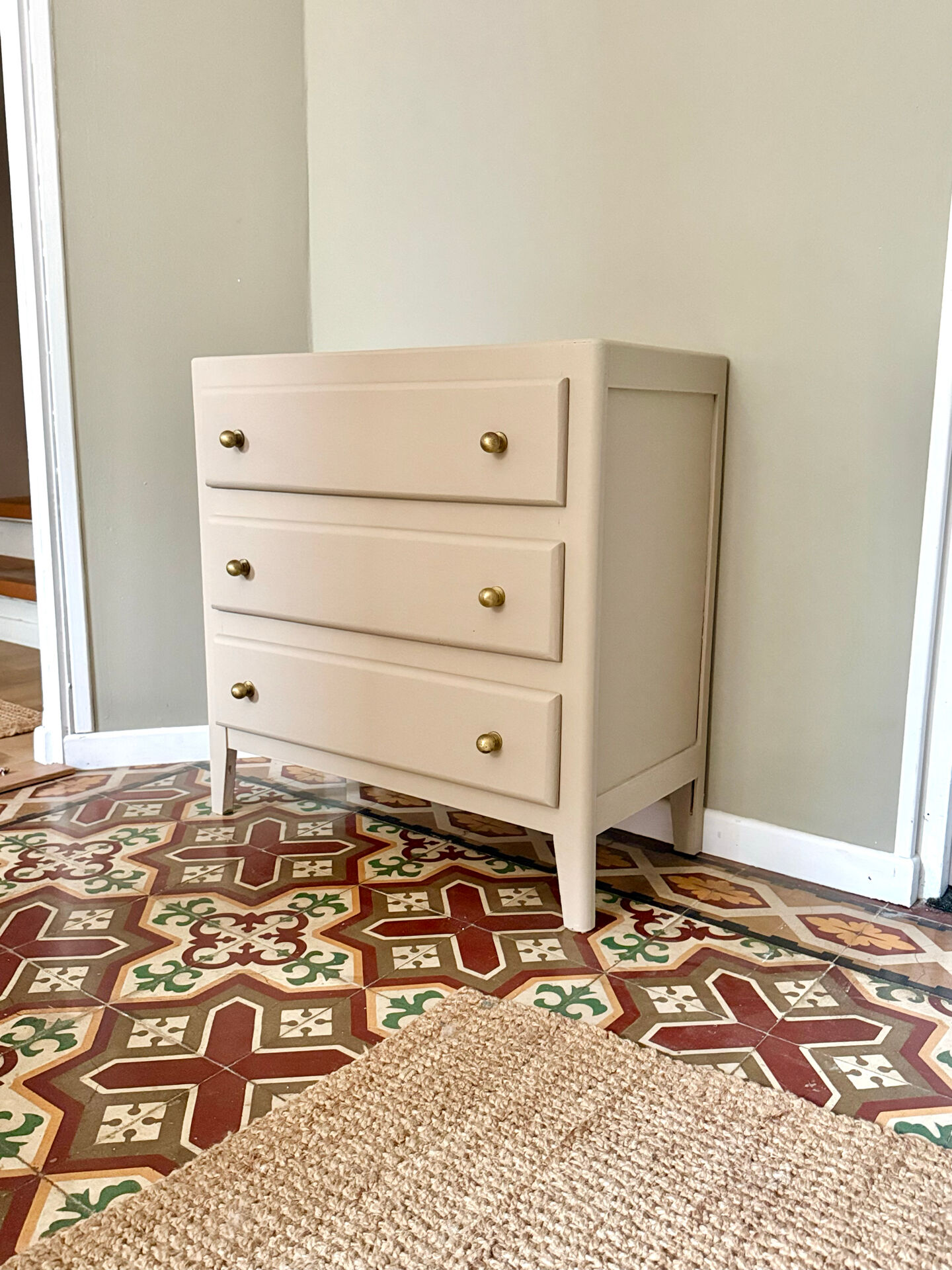 Antique chest of drawers