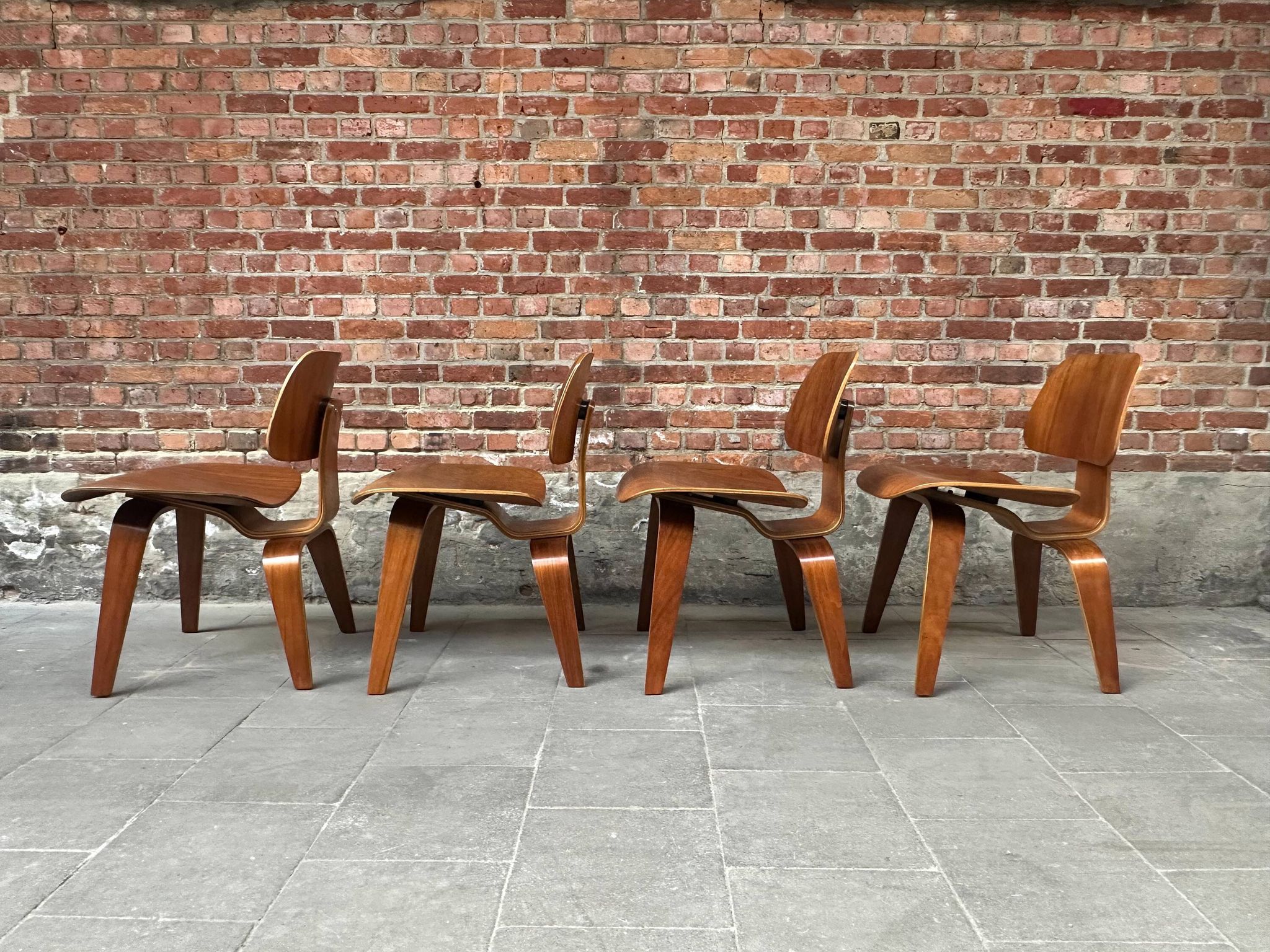 Set of 4 DCW chairs in walnut, Charles & Ray Eames, Herman Miller, 1950s