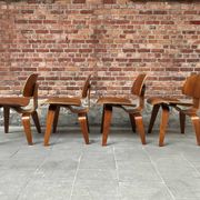 Set of 4 DCW chairs in walnut, Charles & Ray Eames, Herman Miller, 1950s
