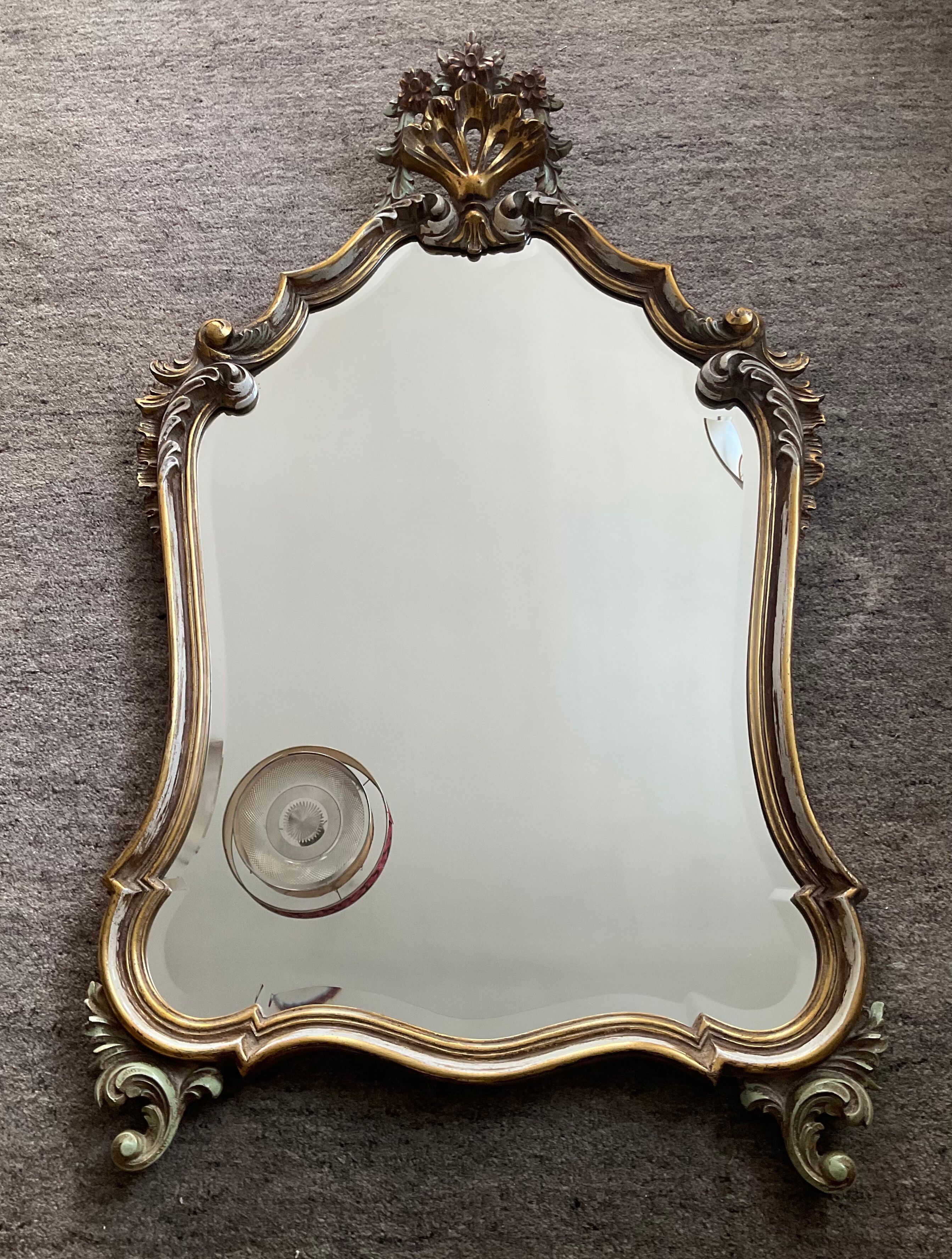 Ancien miroir et console murale en bois sculpté