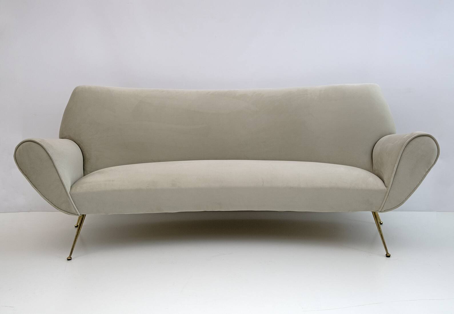 Gigi Radice Mid-Century Modern Italian Velvet Curved Sofa for Minotti, 1950