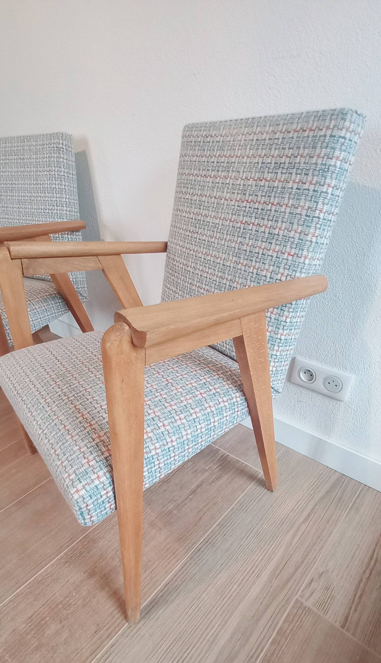 Set of 2 vintage chairs