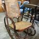 Rocking-chair vintage en bois courbé – Style Thonet