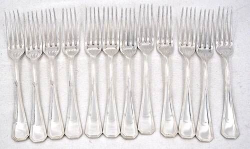 Christofle America 12 dessert forks, 17 cm, silver-plated, excellent condition.