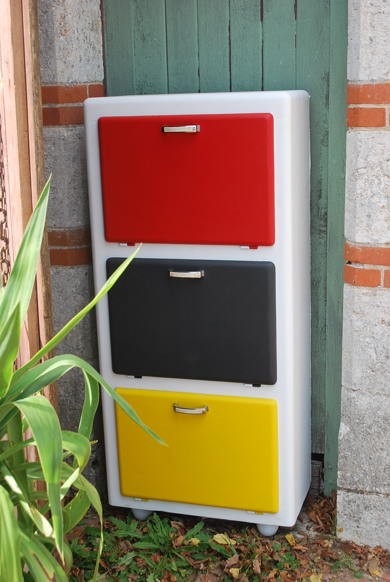 Renovated buffet in Mondrian colors