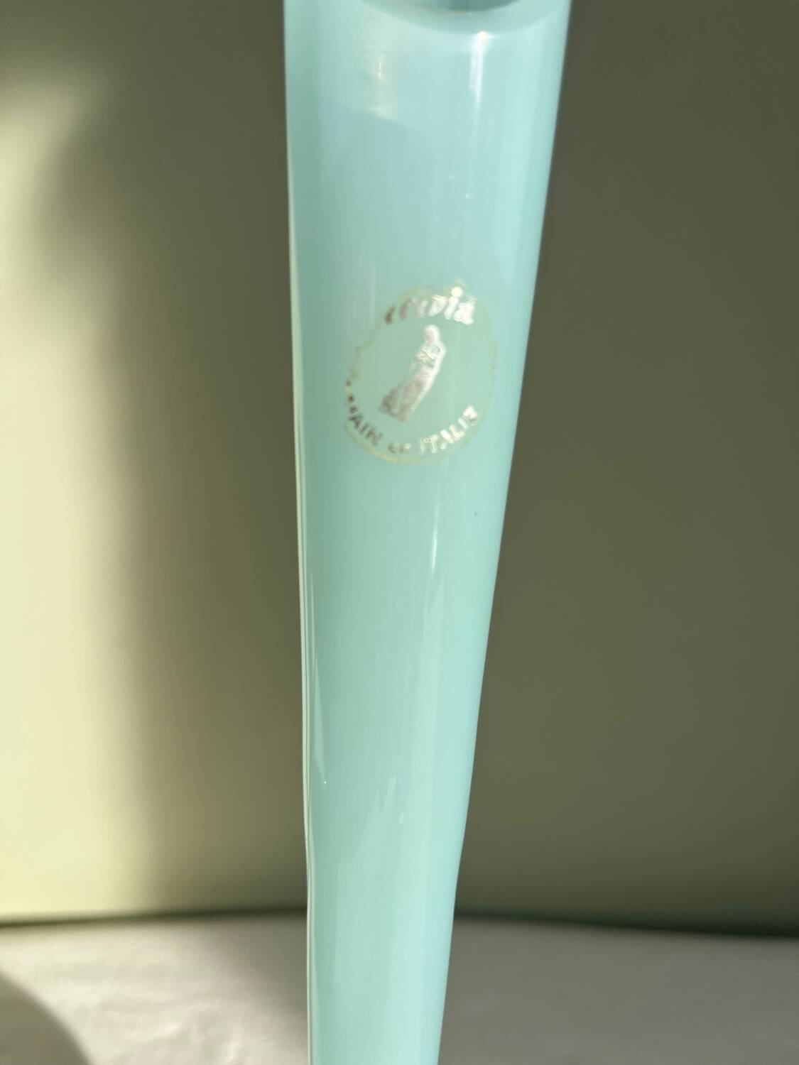 Blue opal soliflore