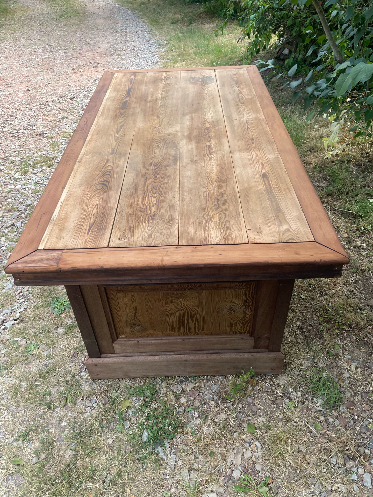 Comptoir de tailleur à tiroirs