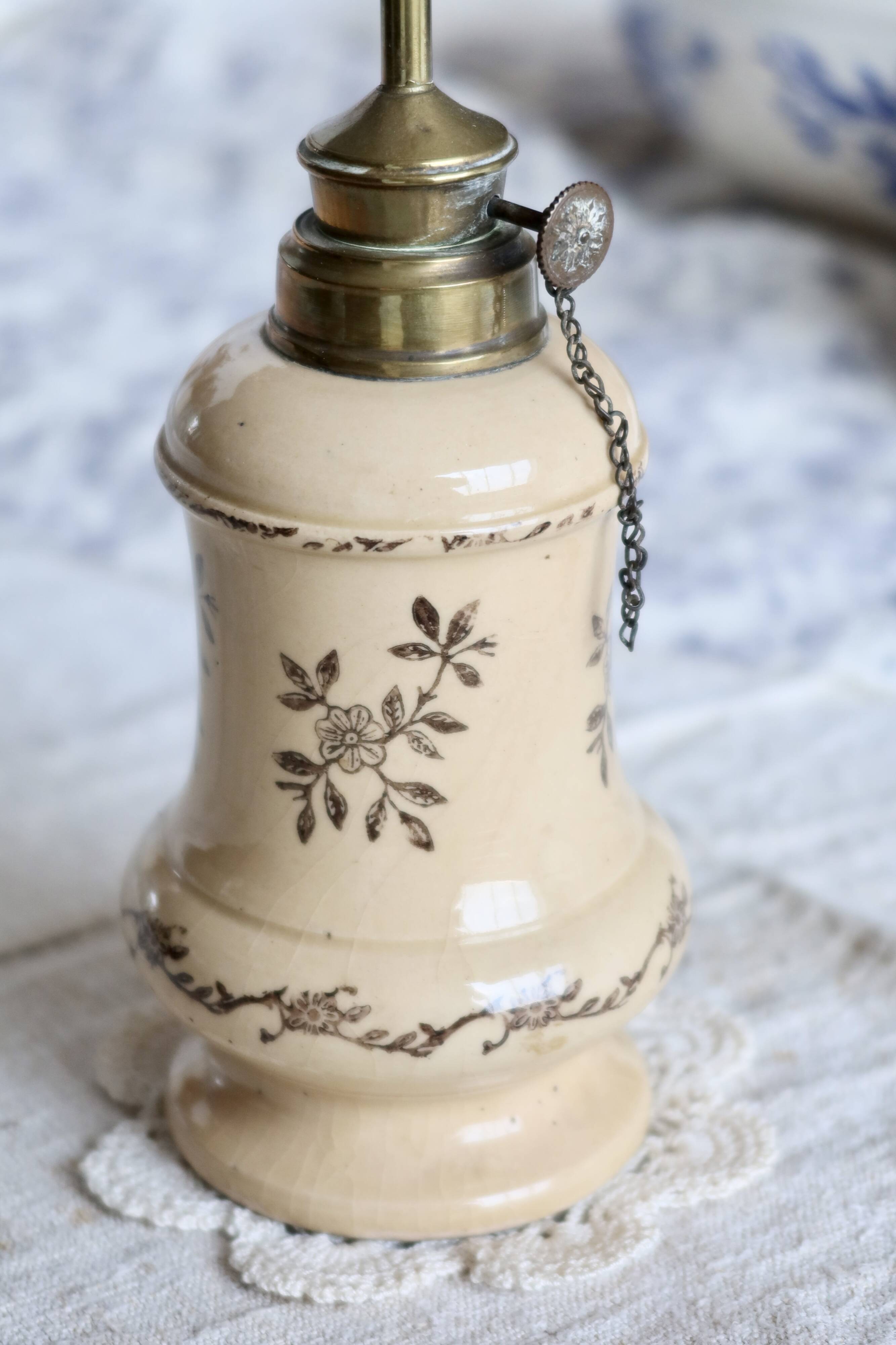 Vintage beige earthenware oil lamp base - Brown floral pattern - Col