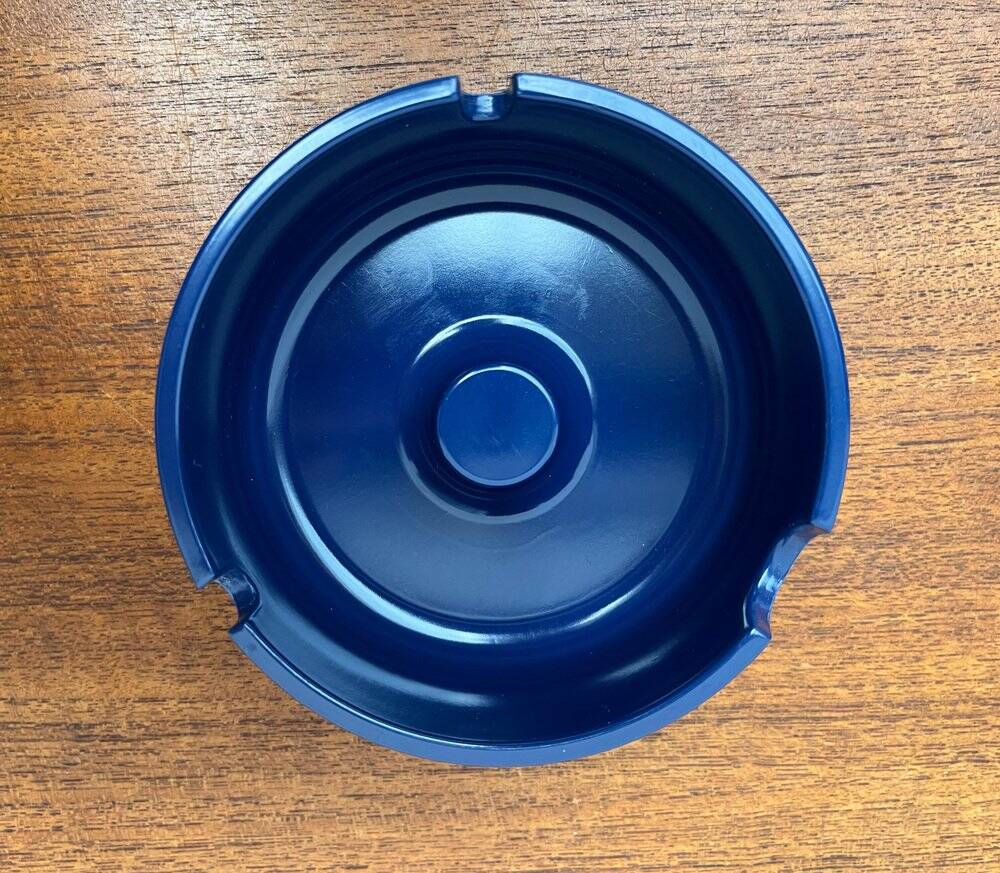 Blue melamine Space Age ashtray from the mid-century by Waca, 1960s.