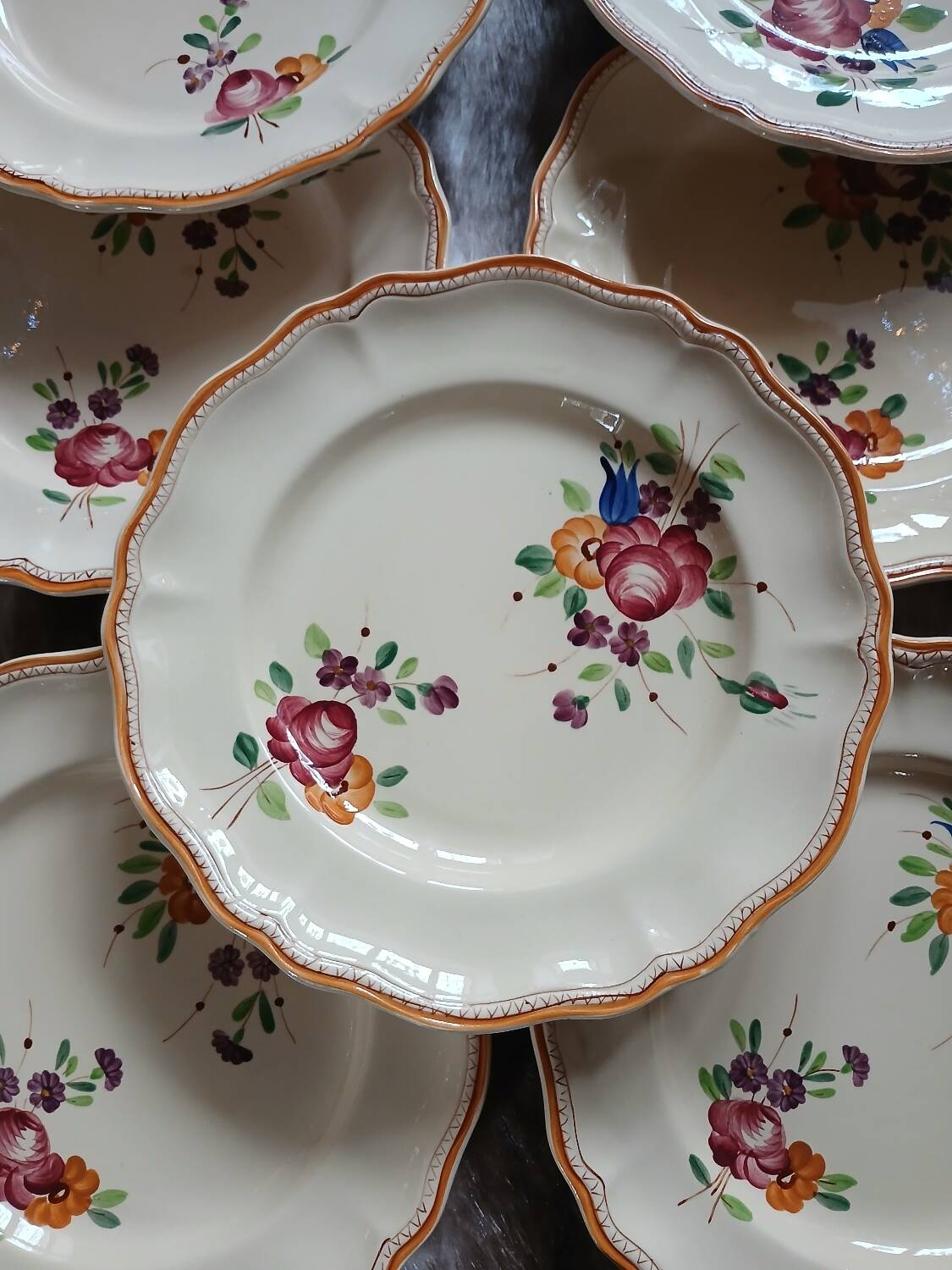 10 vintage Longchamp dinner plates