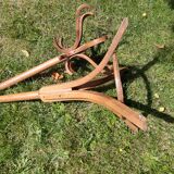 Baumann wooden parrot coat rack