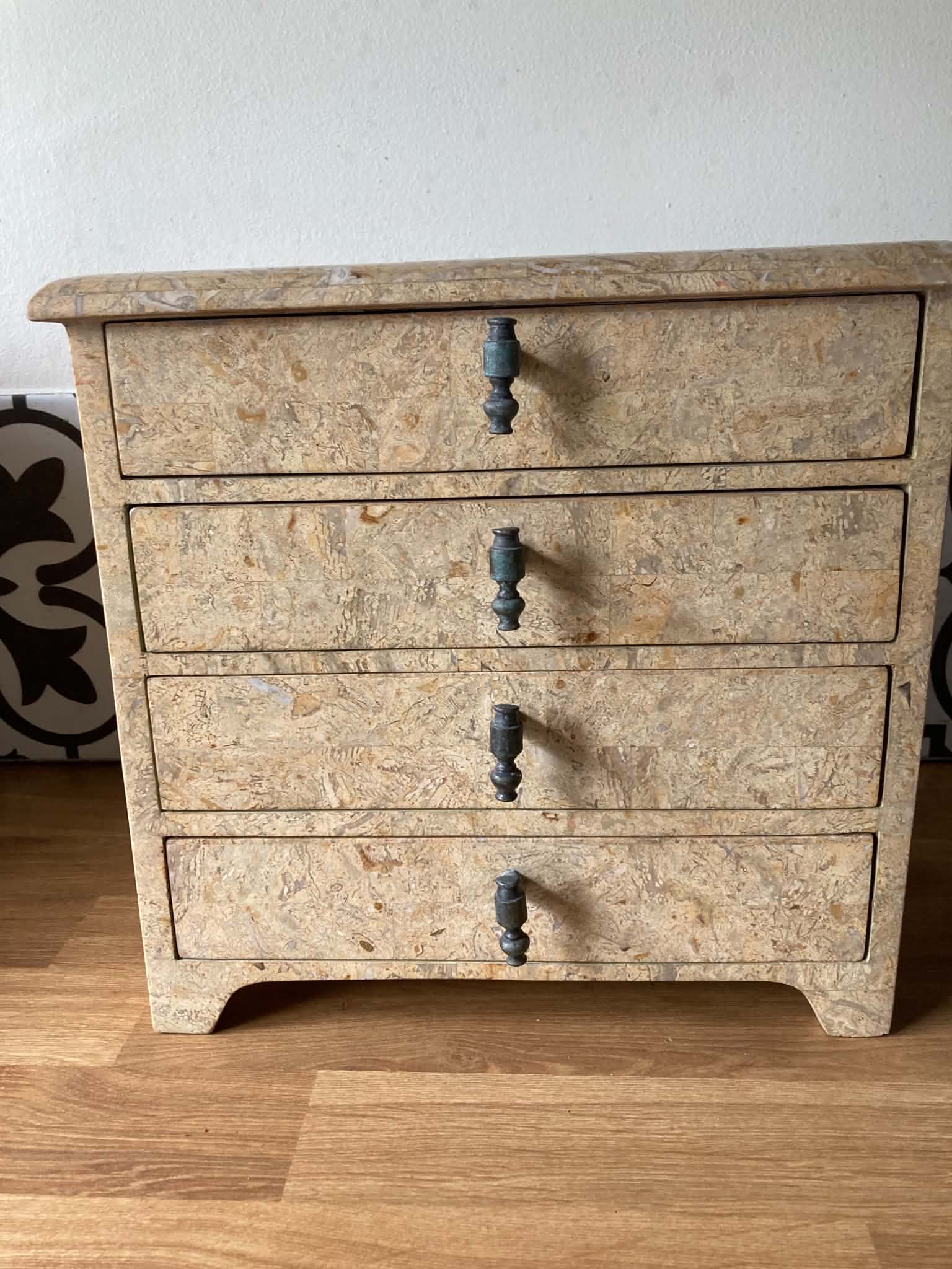 Mini mosaic stone commode