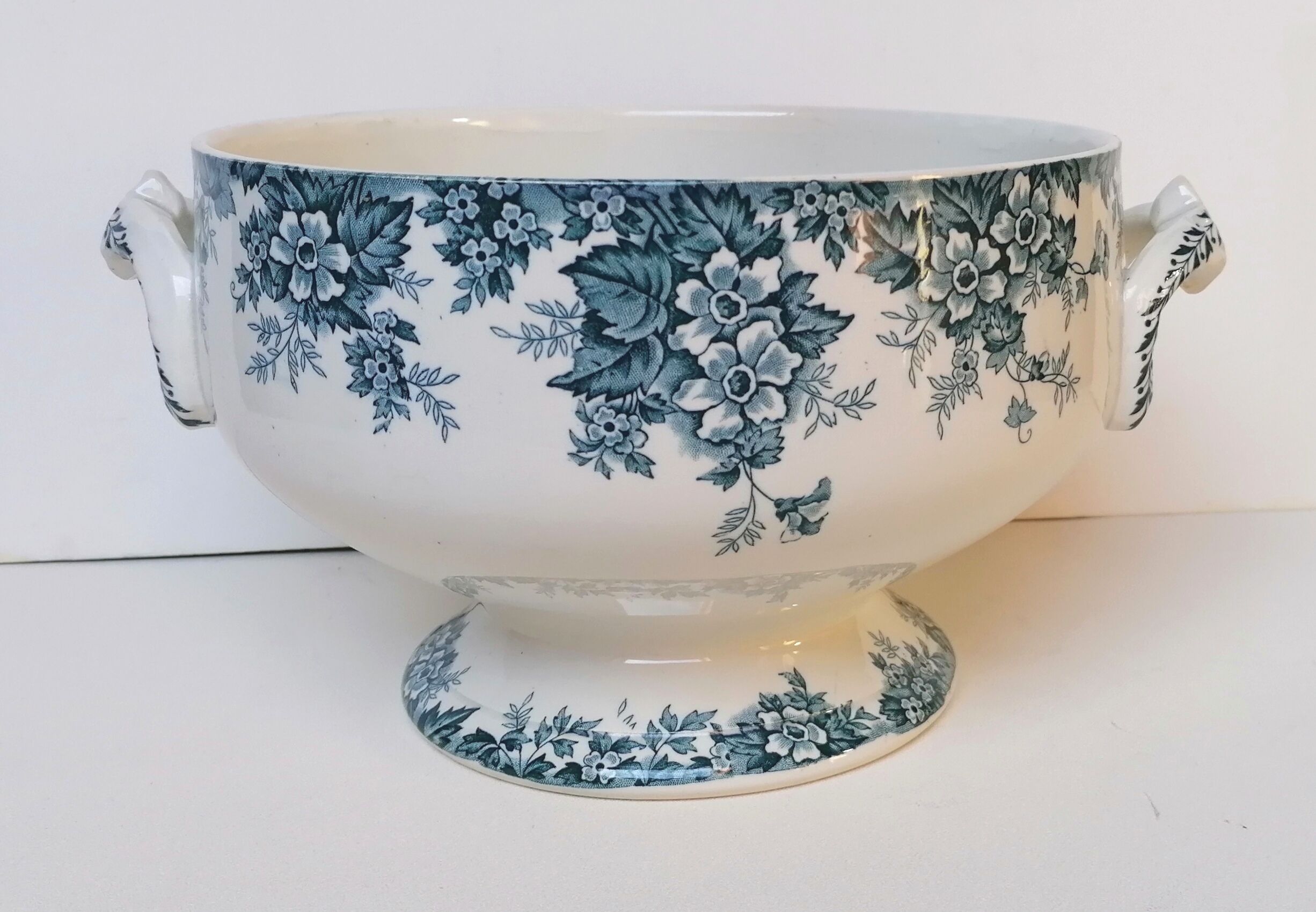 Tureen Saint Amand and Hanage Marie-Louise