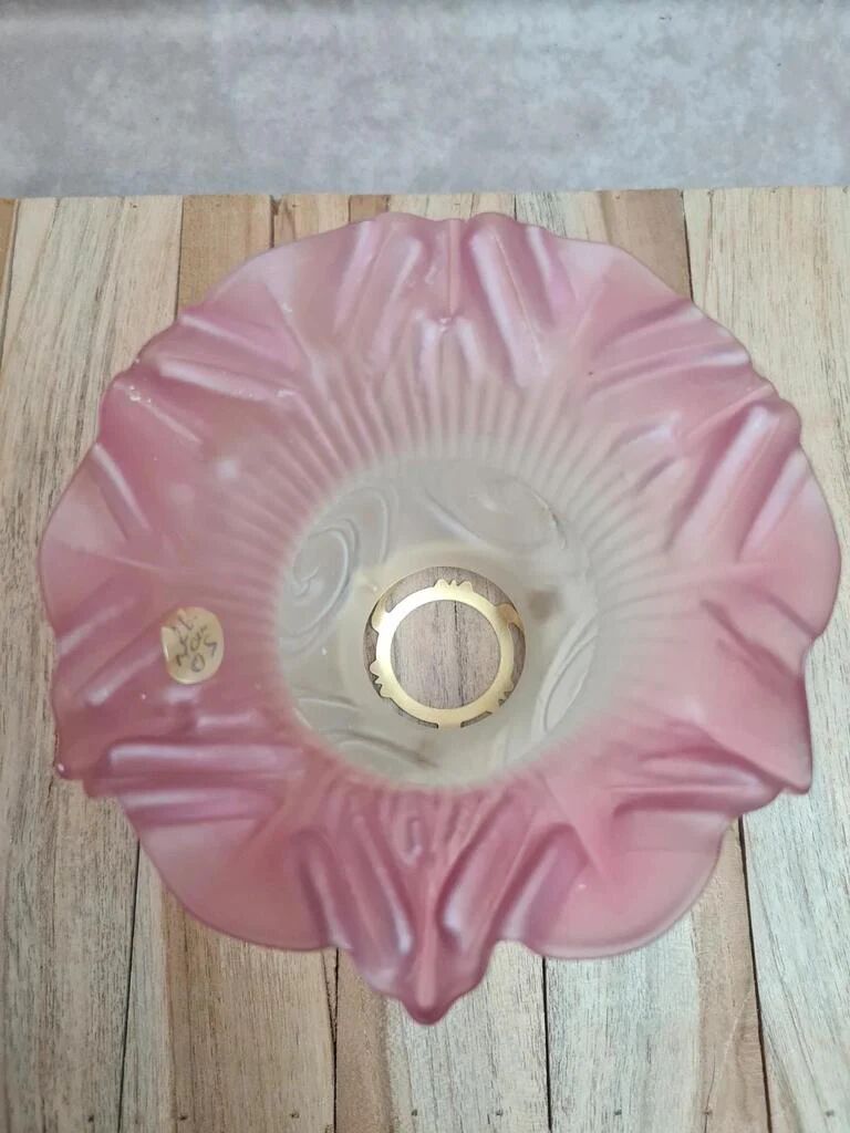 Abat-jour ancien en verre dépoli rose