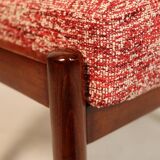 Fauteuil scandinave et repose-pieds couleur homard rouge design by H. Lis