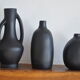 Trio de vases noirs vintage