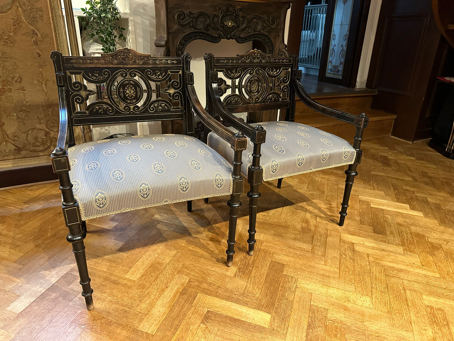 Paire de fauteuils victoriens