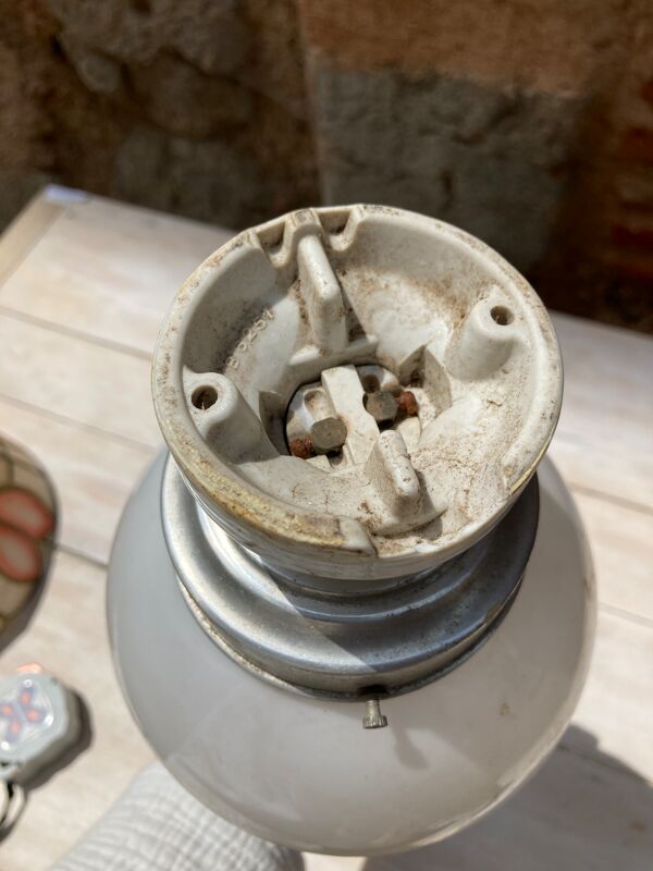 Globe en verre blanc