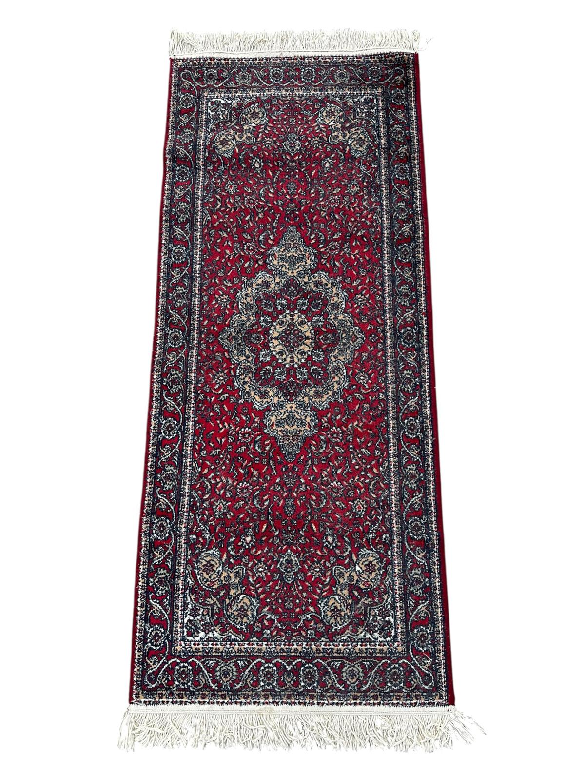 Oriental style rug 160cm x 60cm