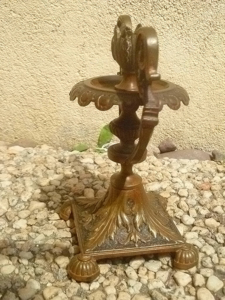 Vintage 4-legged candle holder